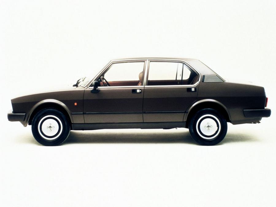  Alfa Romeo Alfetta Quadrifoglio Oro (116) 1983 года  (фото 3 из 5)